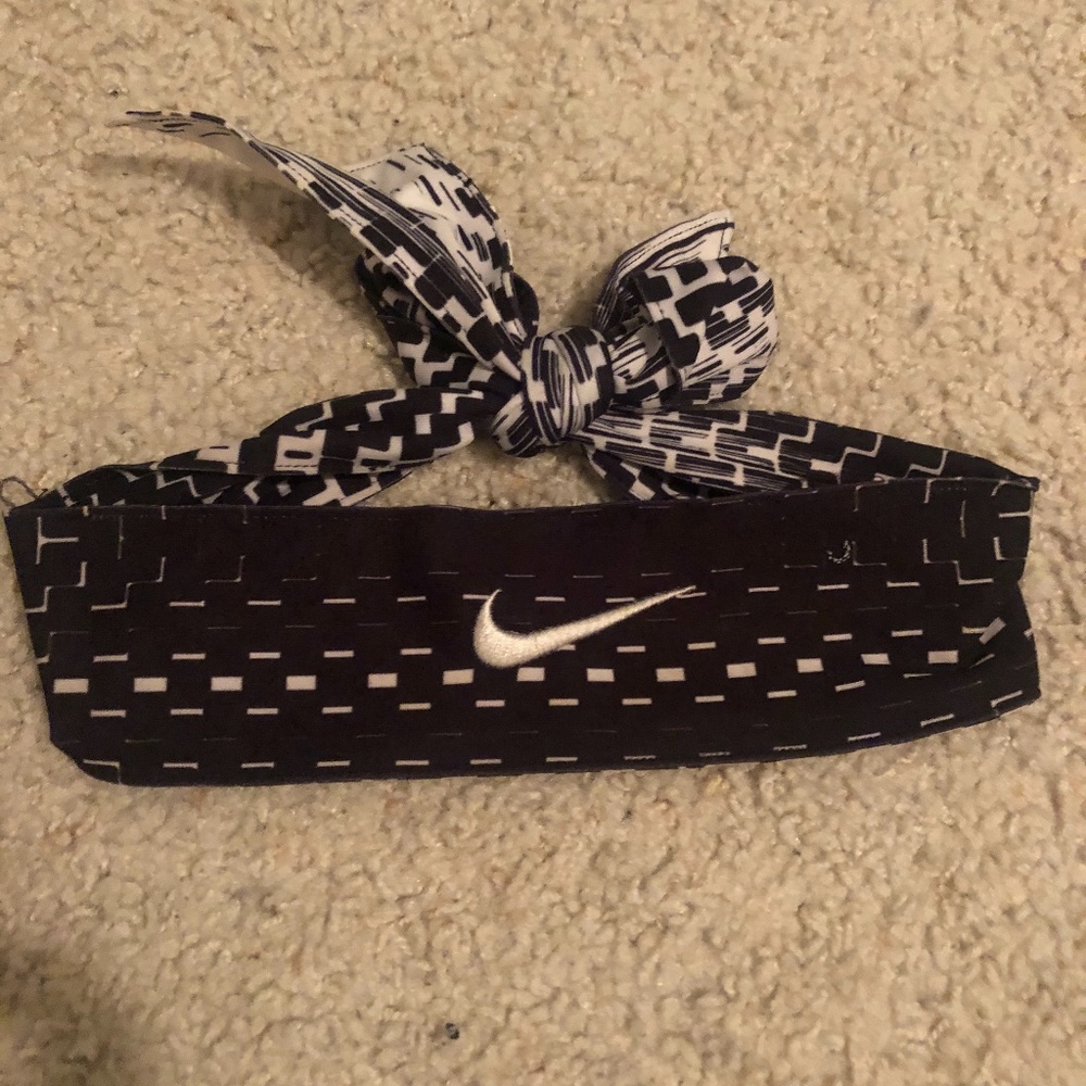 Nike Black and White Tie Headband $7